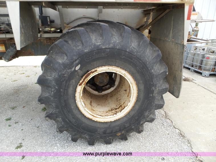 image for item L5021 1998 International 2554 applicator truck