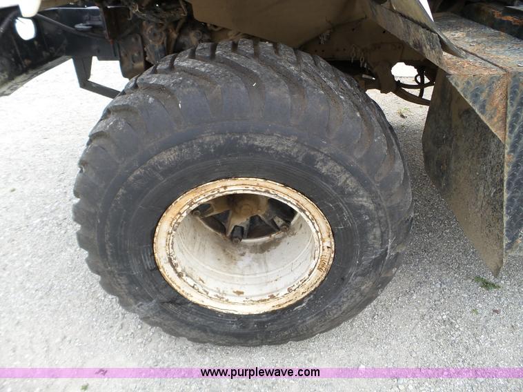 image for item L5021 1998 International 2554 applicator truck