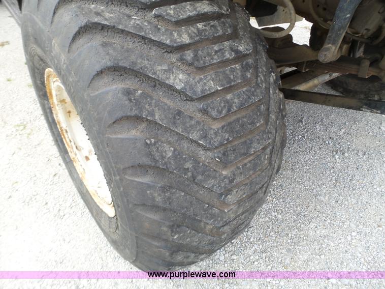 image for item L5021 1998 International 2554 applicator truck