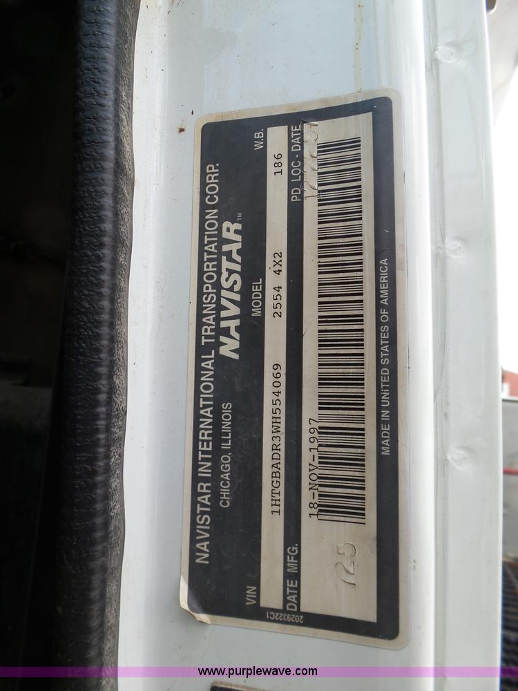 image for item L5021 1998 International 2554 applicator truck