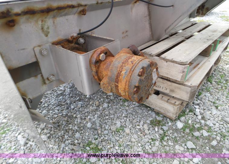 image for item L5021 1998 International 2554 applicator truck