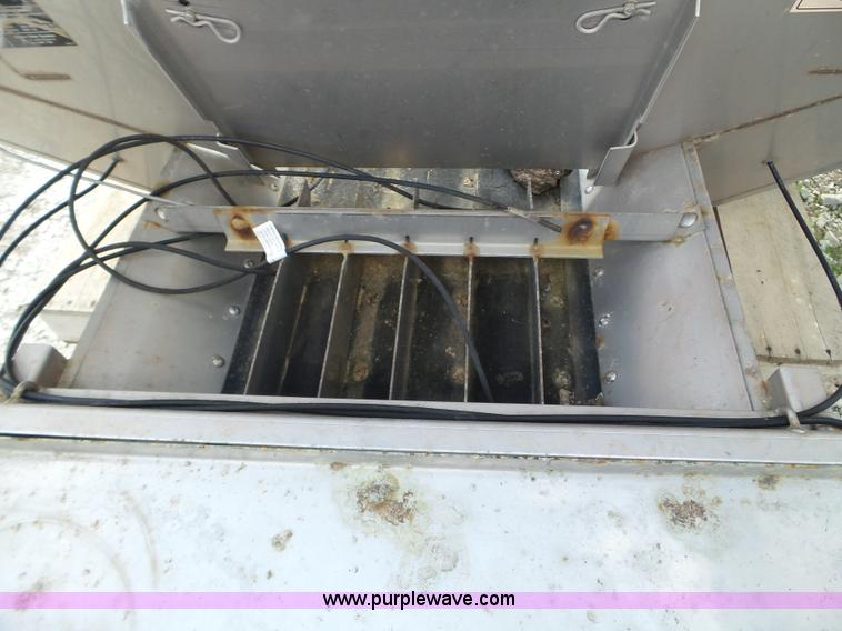 image for item L5021 1998 International 2554 applicator truck