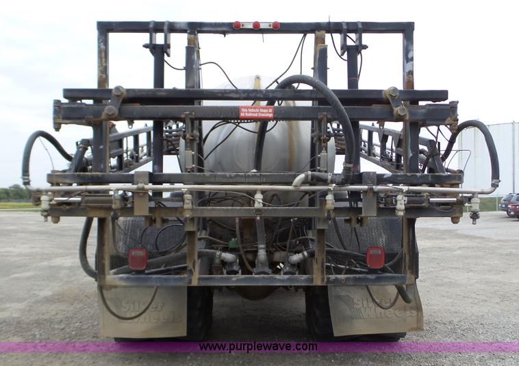 image for item L5023 1996 International 2554 Silver Wheels self-propelled sprayer