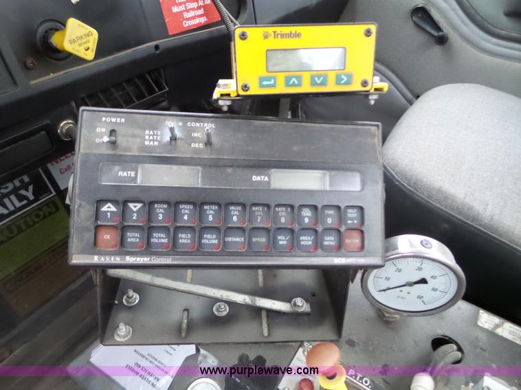 image for item L5023 1996 International 2554 Silver Wheels self-propelled sprayer