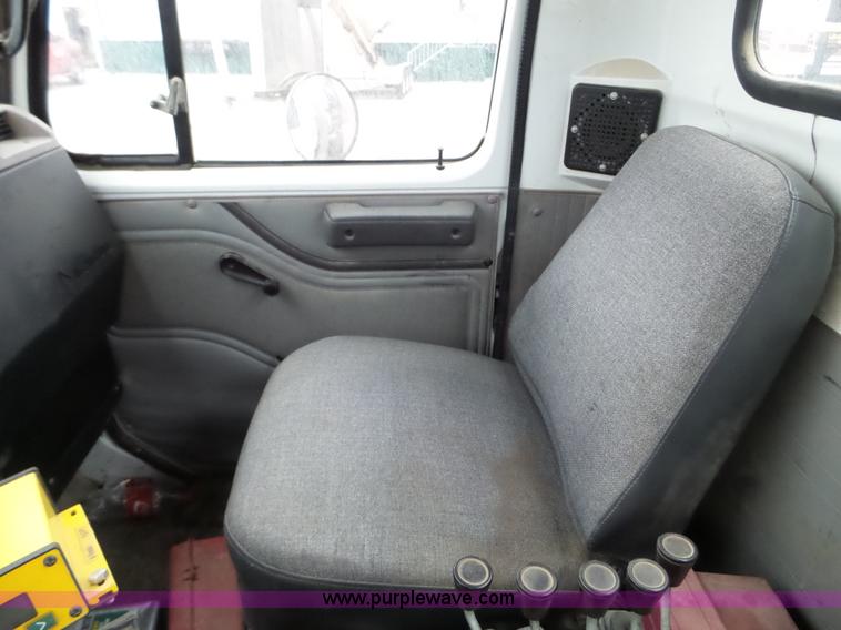 image for item L5023 1996 International 2554 Silver Wheels self-propelled sprayer