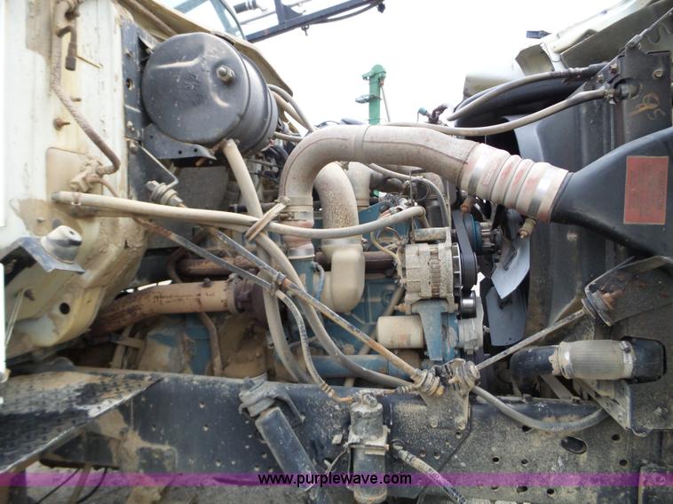 image for item L5023 1996 International 2554 Silver Wheels self-propelled sprayer