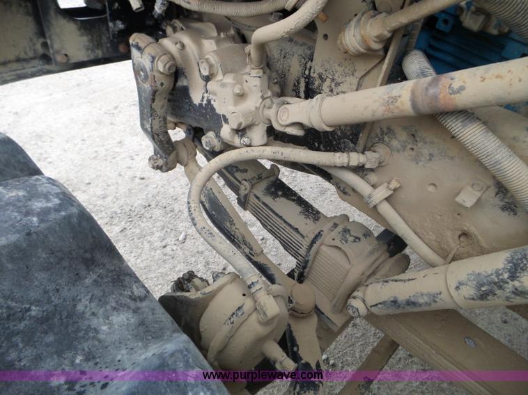 image for item L5023 1996 International 2554 Silver Wheels self-propelled sprayer