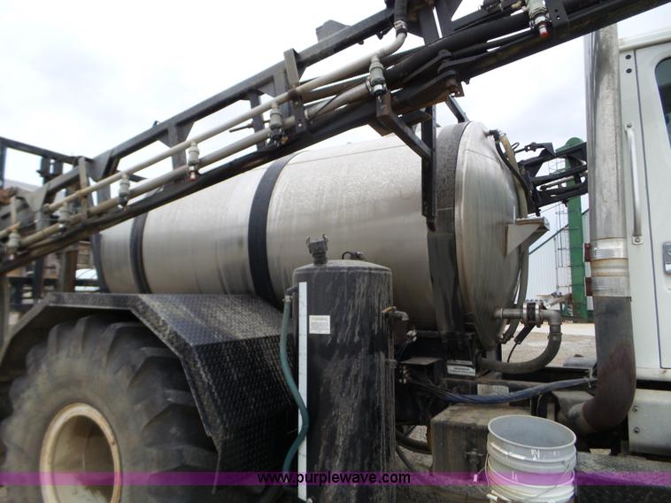 image for item L5023 1996 International 2554 Silver Wheels self-propelled sprayer