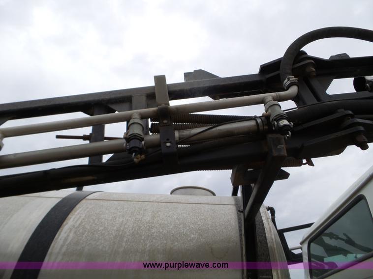 image for item L5023 1996 International 2554 Silver Wheels self-propelled sprayer