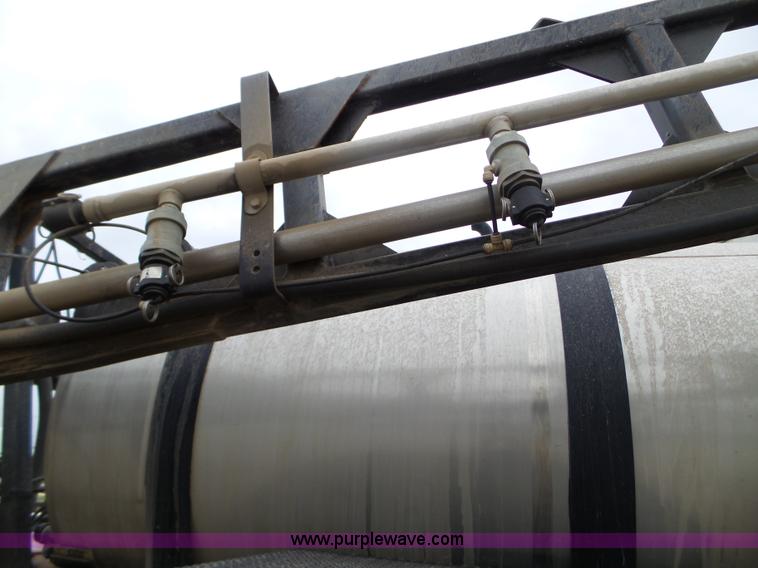 image for item L5023 1996 International 2554 Silver Wheels self-propelled sprayer