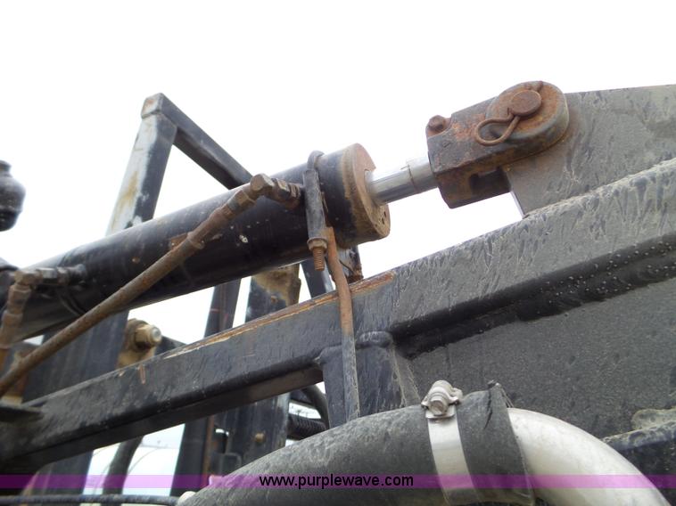 image for item L5023 1996 International 2554 Silver Wheels self-propelled sprayer