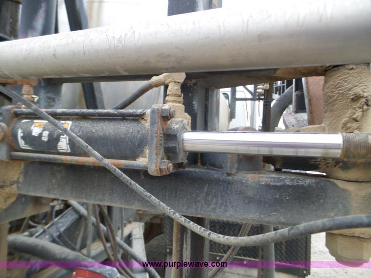 image for item L5023 1996 International 2554 Silver Wheels self-propelled sprayer