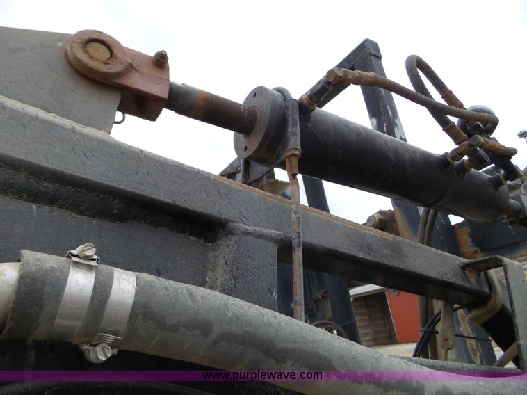 image for item L5023 1996 International 2554 Silver Wheels self-propelled sprayer