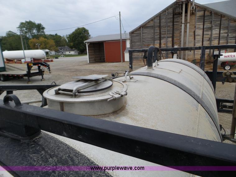 image for item L5023 1996 International 2554 Silver Wheels self-propelled sprayer