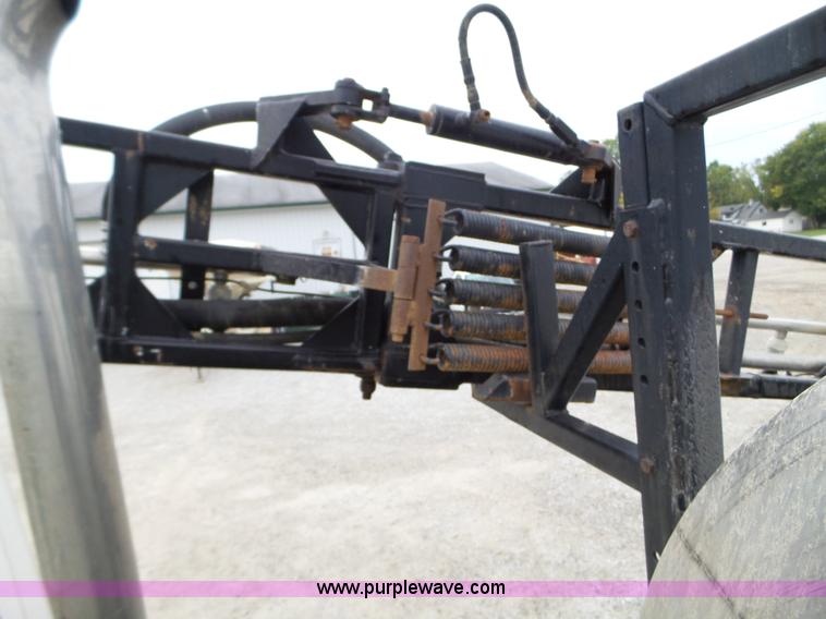 image for item L5023 1996 International 2554 Silver Wheels self-propelled sprayer