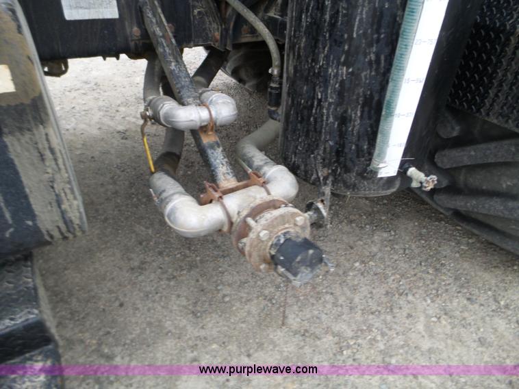 image for item L5023 1996 International 2554 Silver Wheels self-propelled sprayer