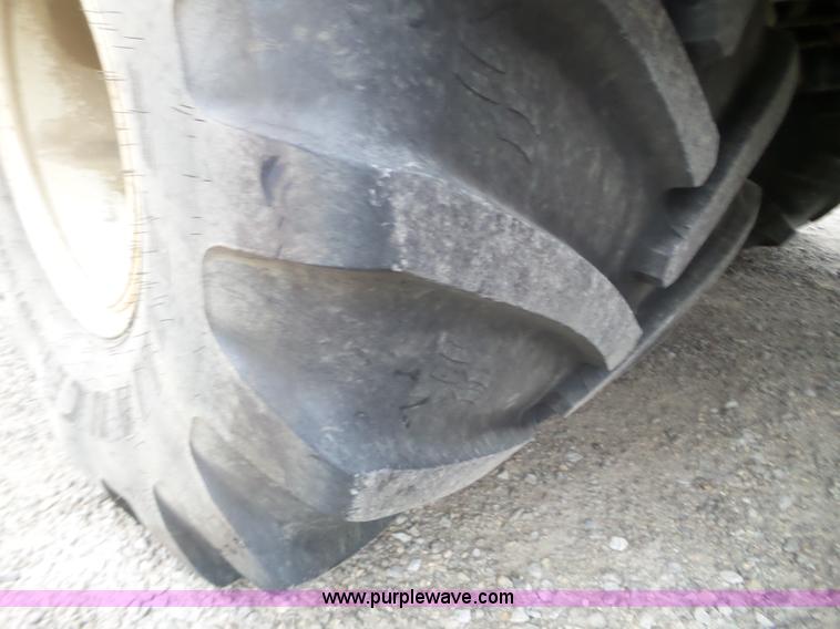 image for item L5023 1996 International 2554 Silver Wheels self-propelled sprayer