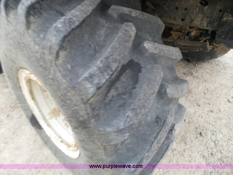 image for item L5023 1996 International 2554 Silver Wheels self-propelled sprayer