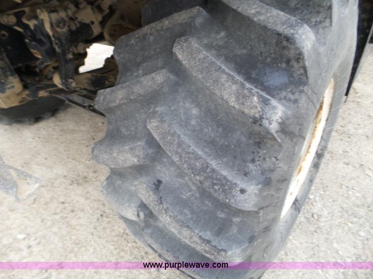 image for item L5023 1996 International 2554 Silver Wheels self-propelled sprayer