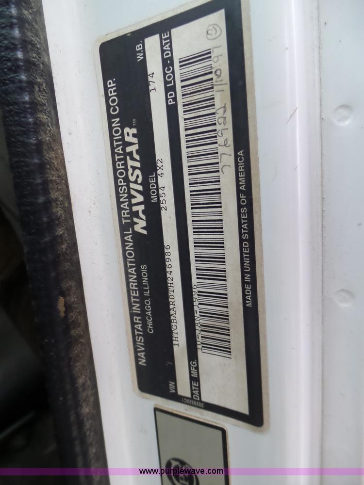 image for item L5023 1996 International 2554 Silver Wheels self-propelled sprayer