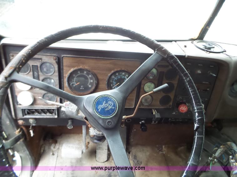 image for item L5028 1985 International 9300 semi truck