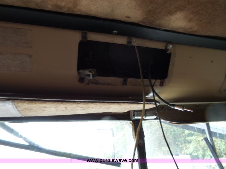 image for item L5028 1985 International 9300 semi truck