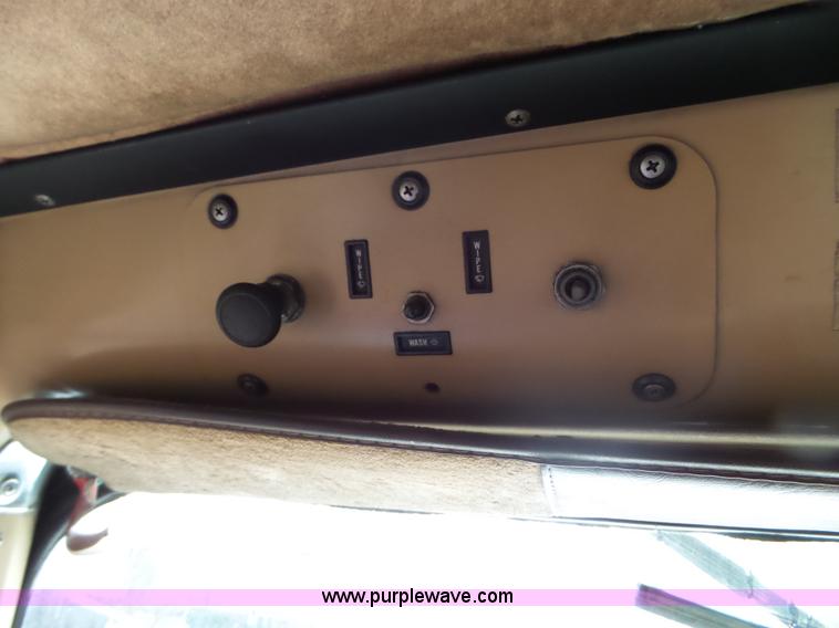 image for item L5028 1985 International 9300 semi truck