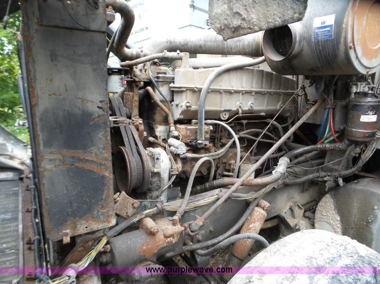 image for item L5028 1985 International 9300 semi truck