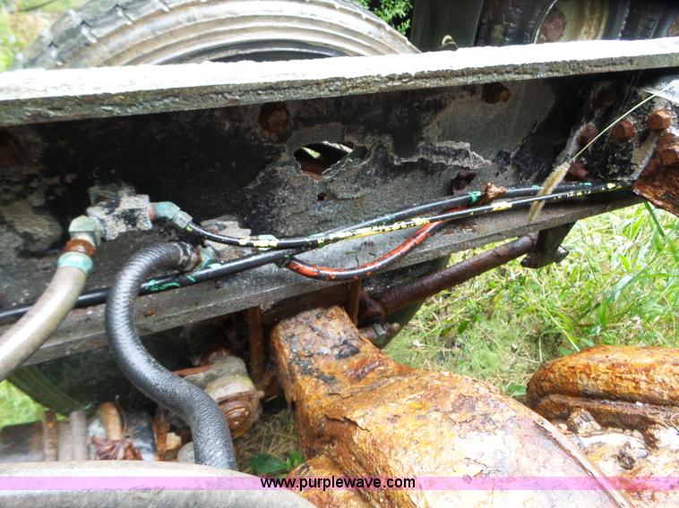 image for item L5028 1985 International 9300 semi truck