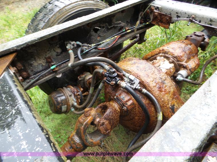 image for item L5028 1985 International 9300 semi truck