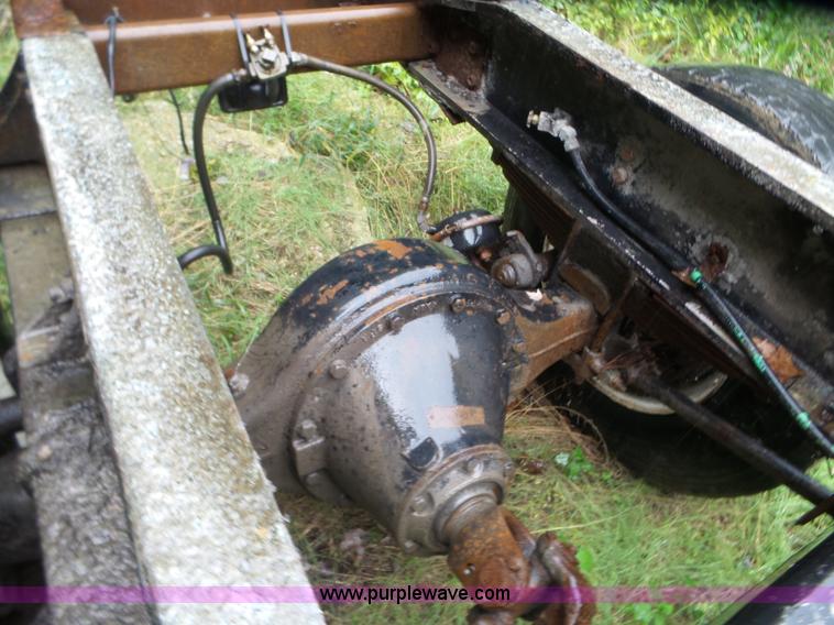 image for item L5028 1985 International 9300 semi truck