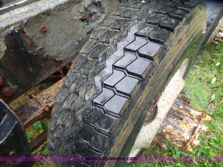 image for item L5028 1985 International 9300 semi truck