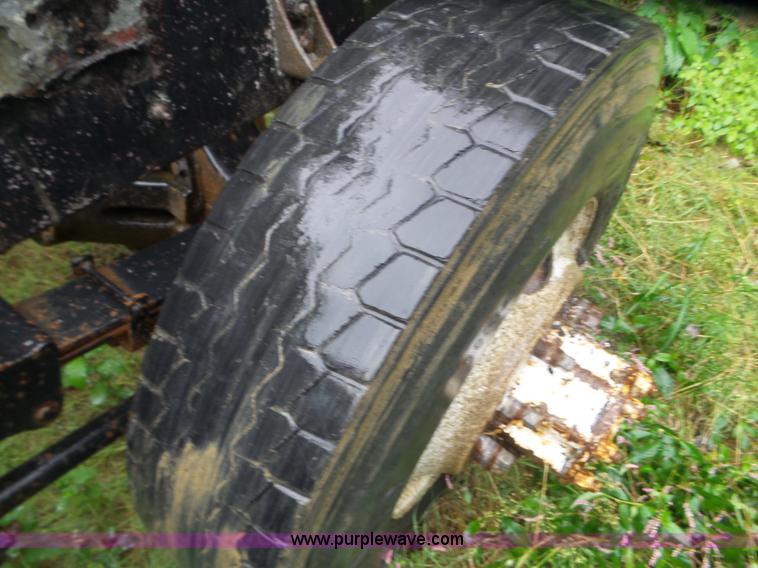 image for item L5028 1985 International 9300 semi truck