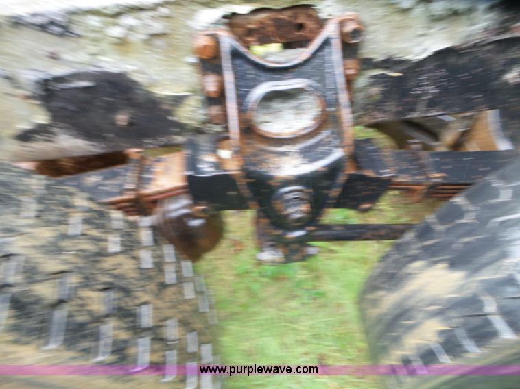 image for item L5028 1985 International 9300 semi truck