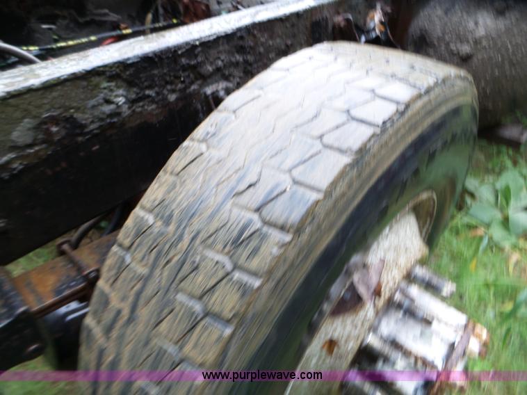 image for item L5028 1985 International 9300 semi truck