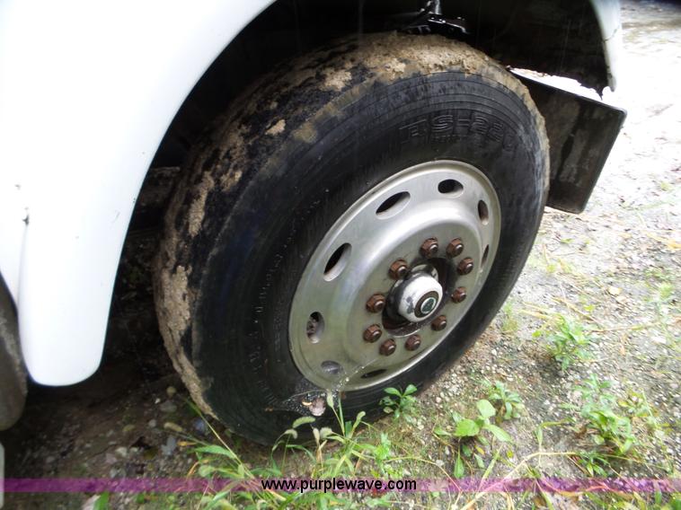 image for item L5028 1985 International 9300 semi truck