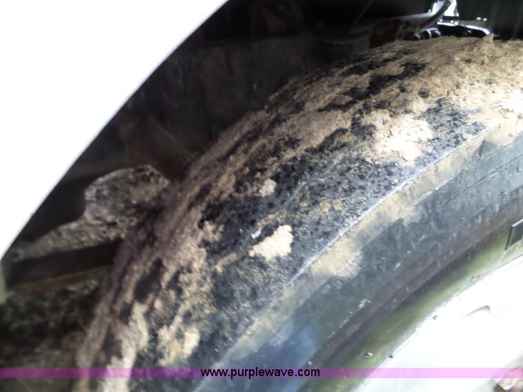 image for item L5028 1985 International 9300 semi truck