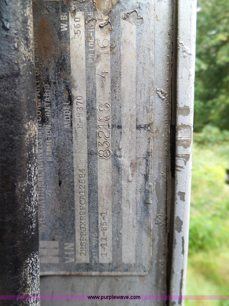 image for item L5028 1985 International 9300 semi truck