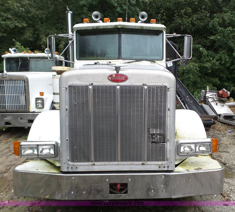 image for item L5029 1988 Peterbilt 378 flatbed truck