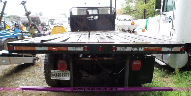 image for item L5029 1988 Peterbilt 378 flatbed truck