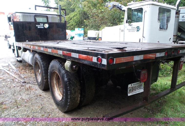 image for item L5029 1988 Peterbilt 378 flatbed truck