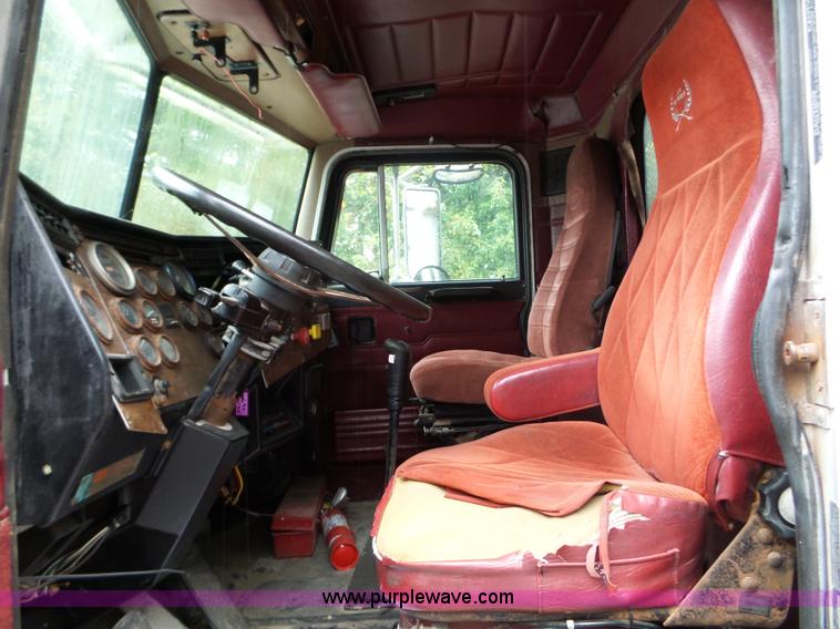 image for item L5029 1988 Peterbilt 378 flatbed truck