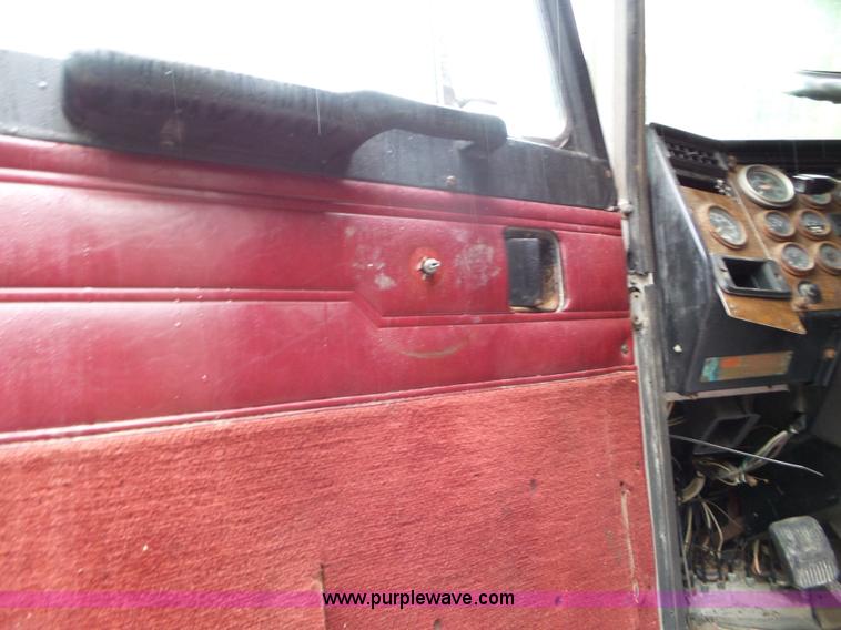 image for item L5029 1988 Peterbilt 378 flatbed truck