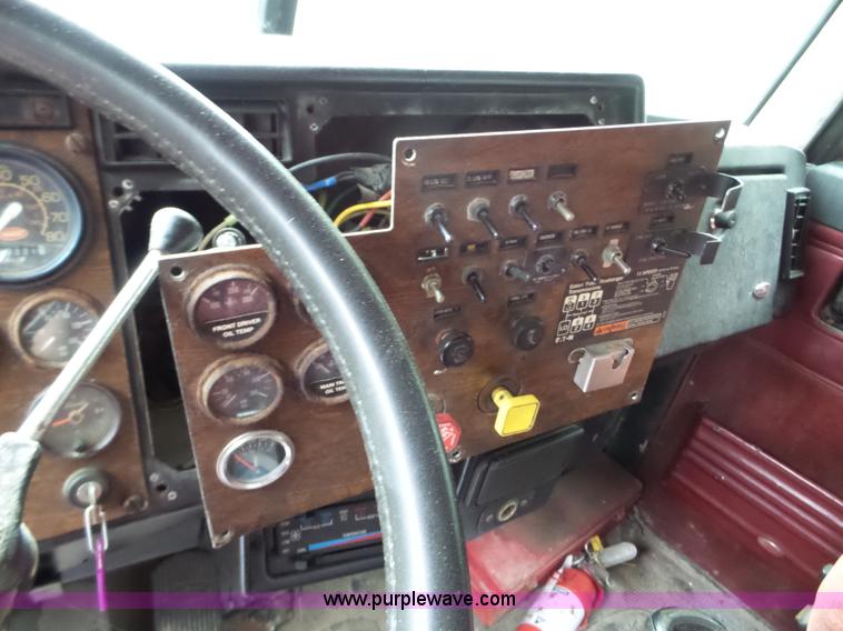 image for item L5029 1988 Peterbilt 378 flatbed truck