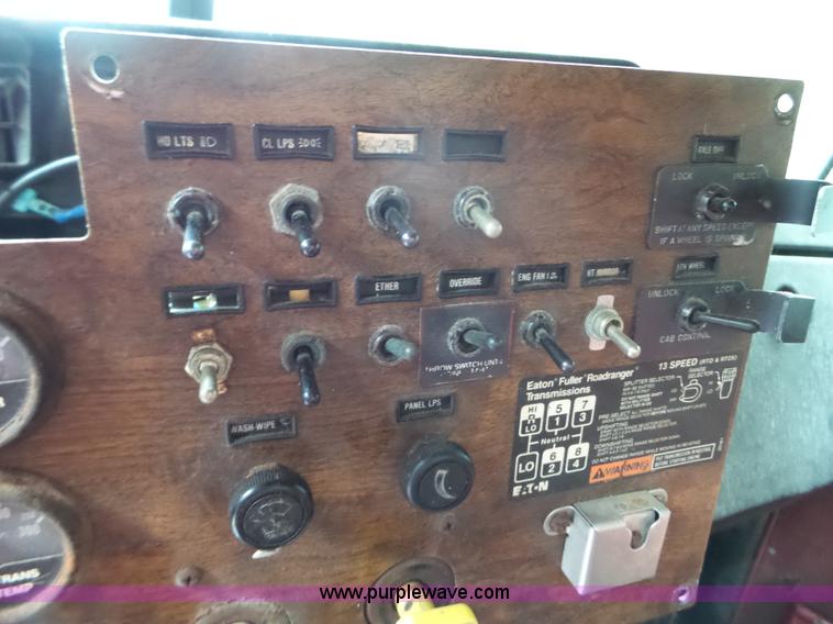 image for item L5029 1988 Peterbilt 378 flatbed truck