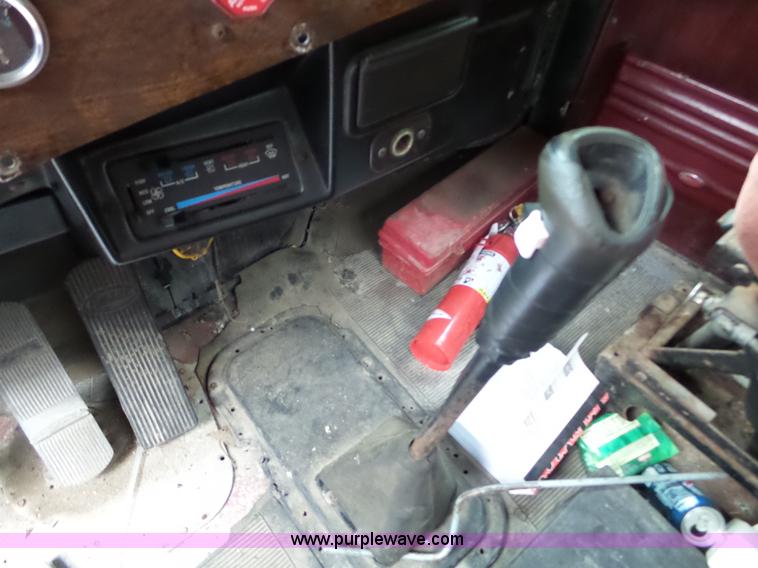 image for item L5029 1988 Peterbilt 378 flatbed truck