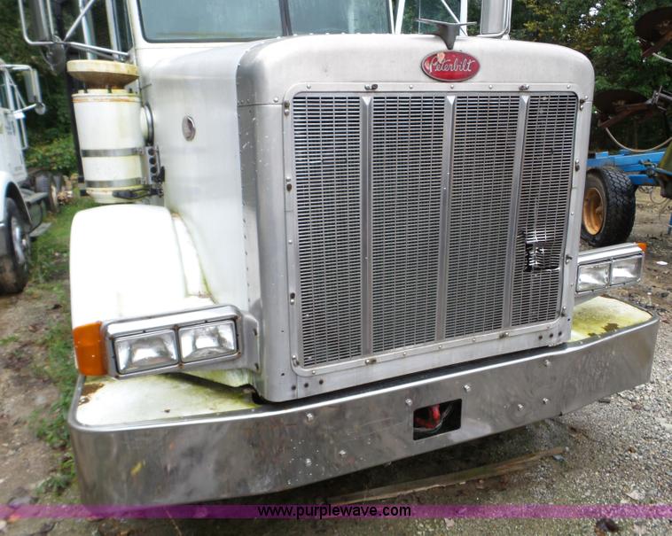 image for item L5029 1988 Peterbilt 378 flatbed truck