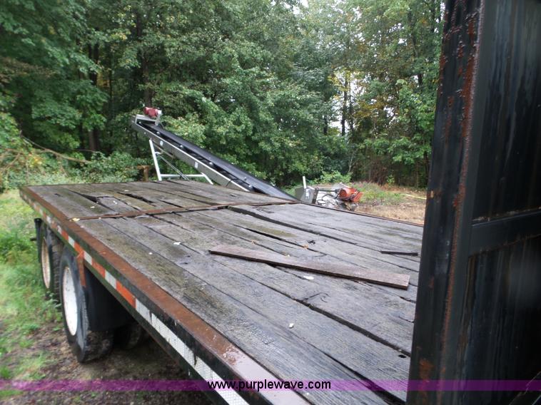 image for item L5029 1988 Peterbilt 378 flatbed truck