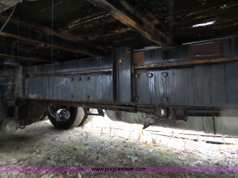 image for item L5029 1988 Peterbilt 378 flatbed truck