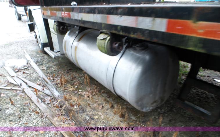 image for item L5029 1988 Peterbilt 378 flatbed truck